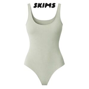 🌷NWOT SKIMS Essential Scoop Neck Bodysuit - Discontinued Color Agave - Sz L/Xl